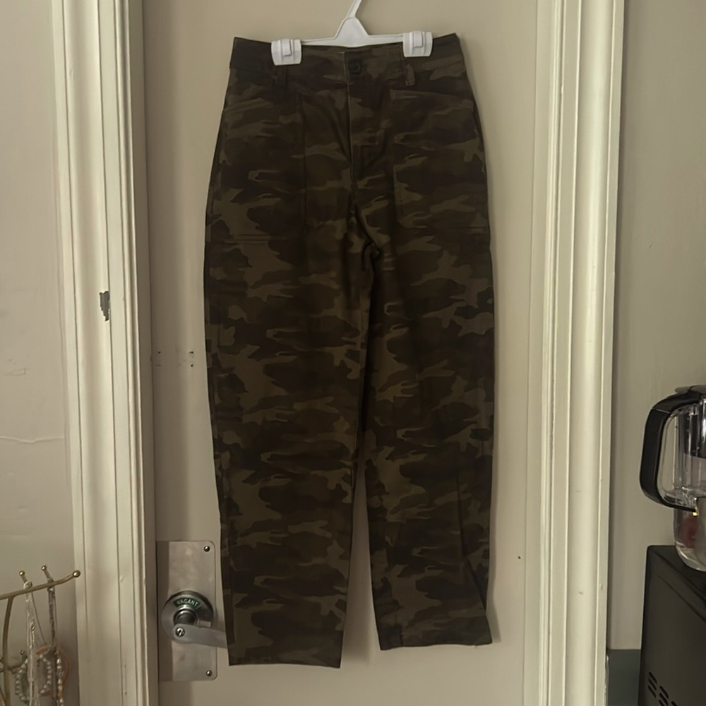 Wide leg CAMO PANTS. Size 2. Great condition.
